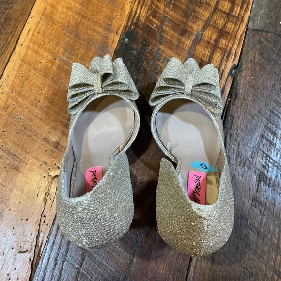Betsey Johnson Women’s Prince d’Orsay Evening Pumps Gold Size 6 | Glitter Bow - Picture 7 of 12